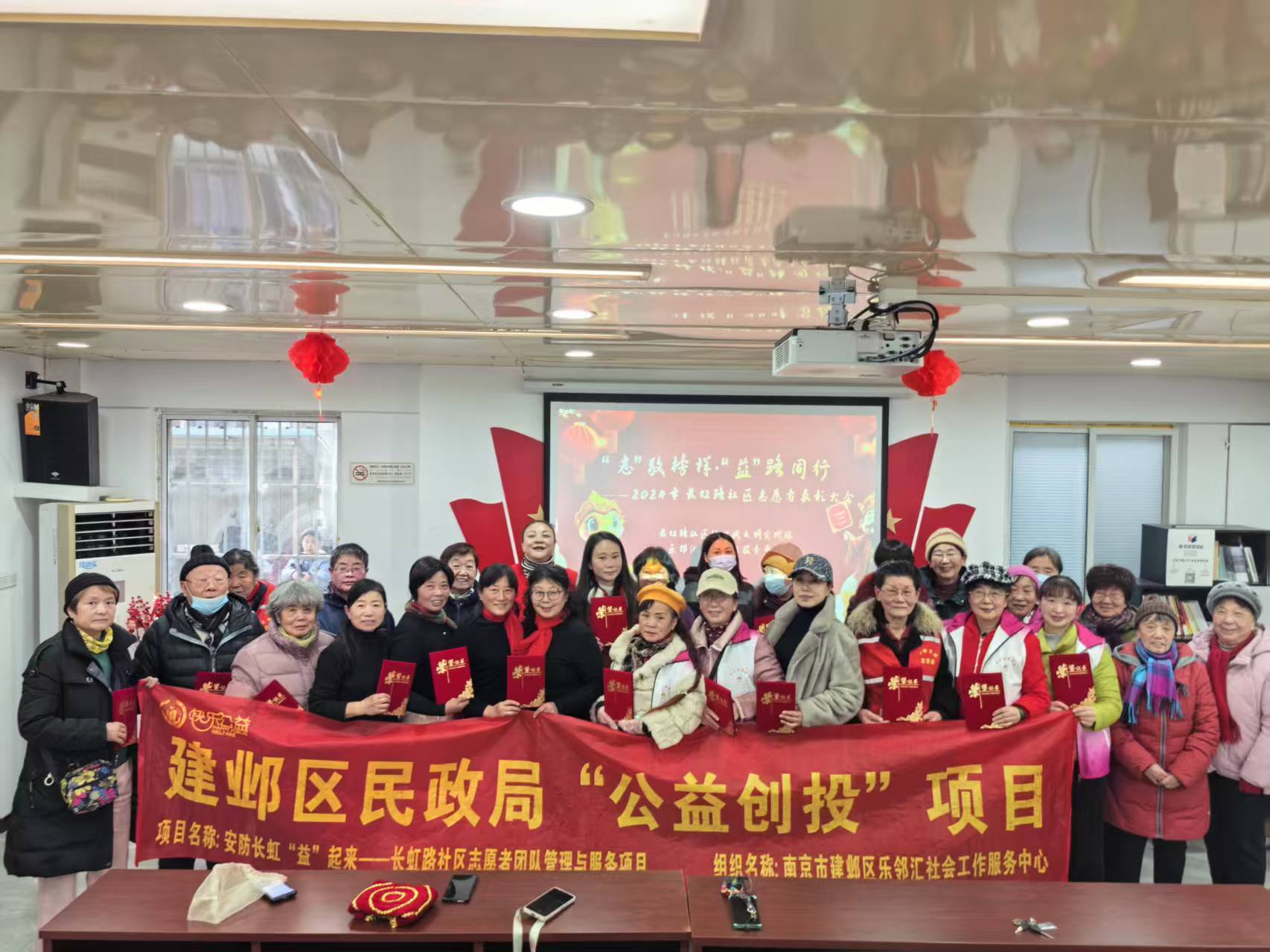 赛事现场粉丝互动不断，志愿者服务周到的简单介绍